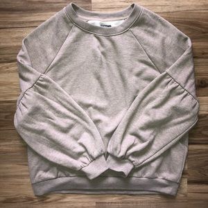 AE/aerie sweatshirt w “bell” sleeve detail